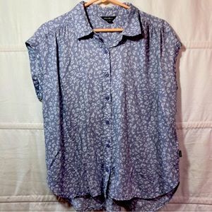 Eddie Bauer Woman’s Sz Med Gray Floral Short Sleeve Linen Blend Button Up Top￼￼￼